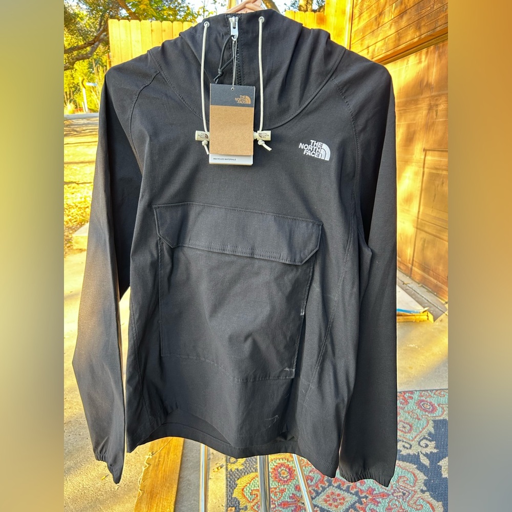 The North Face black Anorak size- SMALL NEW